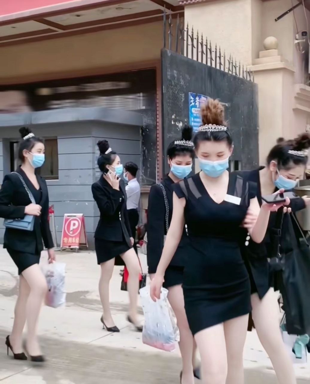 腾龙酒店礼宾服务 贴心管家细致入微